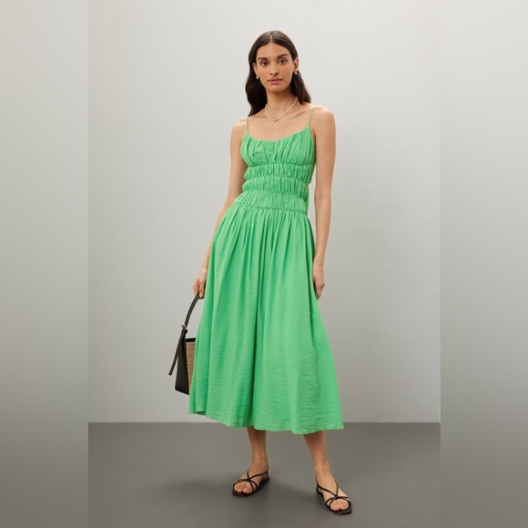 Astr Dresses & Skirts - Astr Vibrant Green Midi Dress